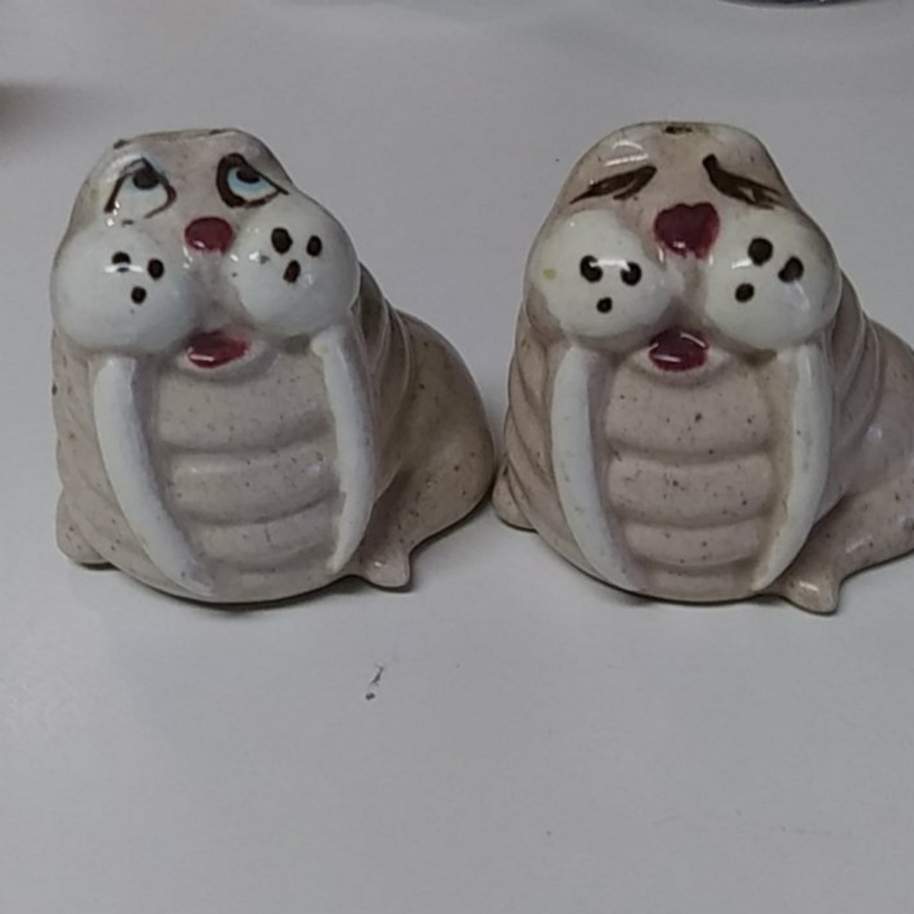Walrus salt & pepper shakers